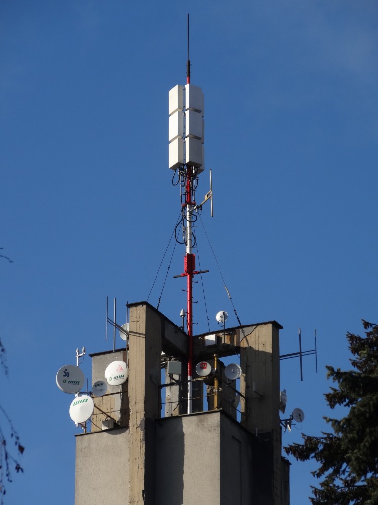 FM vysílač Brno - Barvičova 100,8 MHz (samostatný dipól nahoře) - Hitrádio Magic Brno